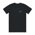 KRÄSEN=UTAN · Premium T-shirt · Bröst + Rygg – svart, framifrån